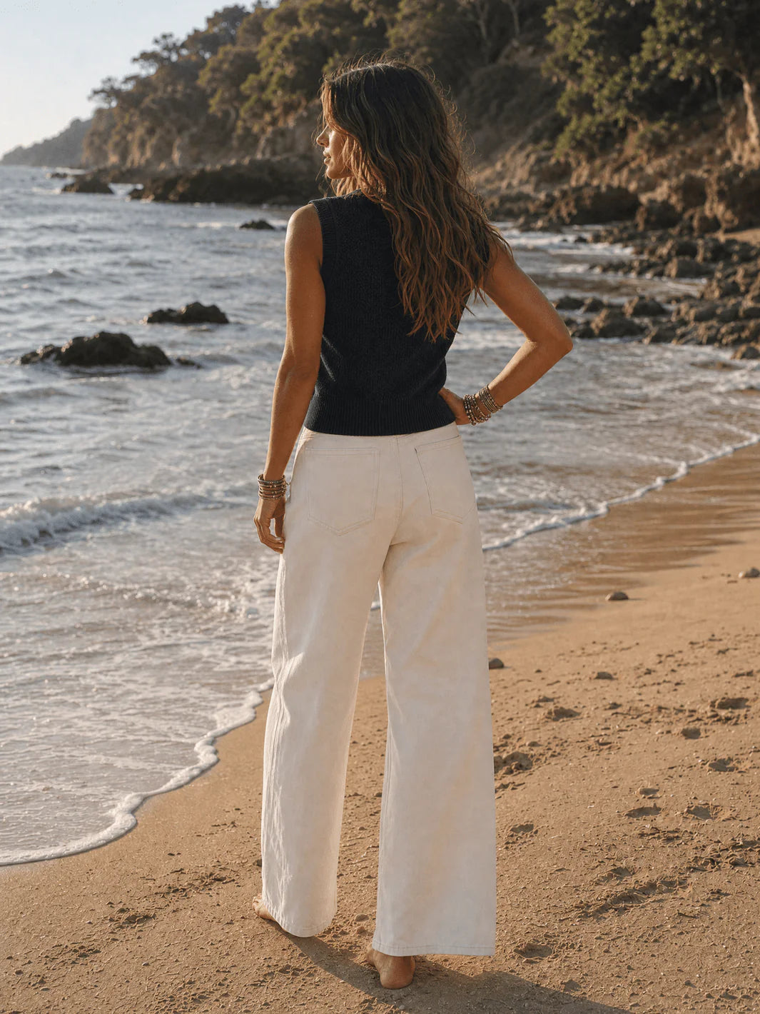 WOMEN'S SLEEVELESS BUTTON UP KNIT TOP